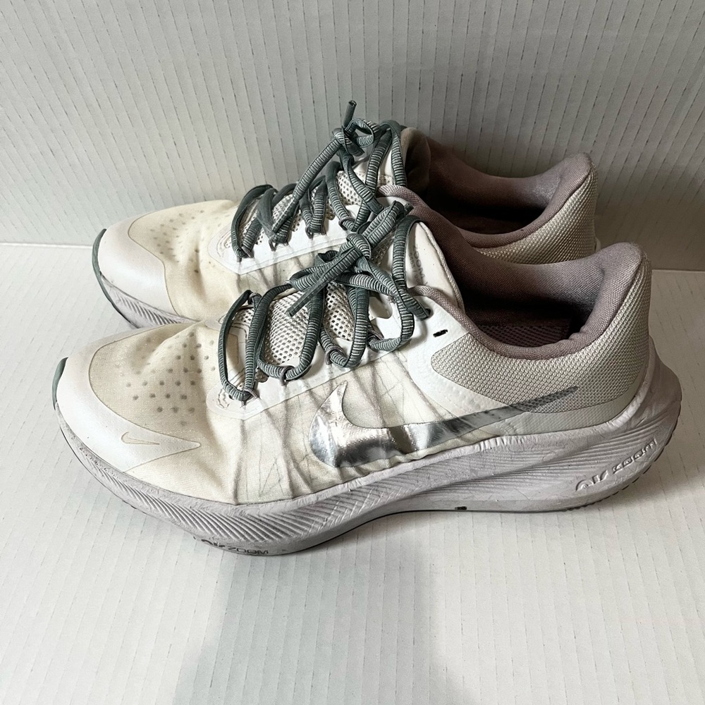NIKE- Gray White and Green Athletic Shoes Size 9.5 - Picture 5 of 5